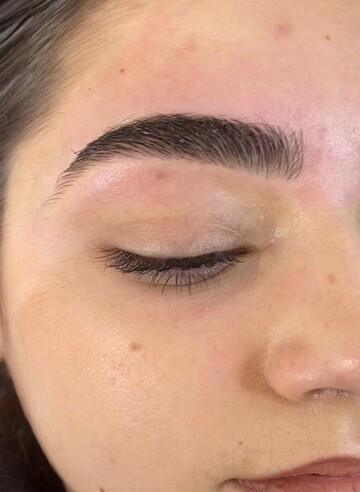 Découvrez l'épilation des sourcils au fil à Toulouse